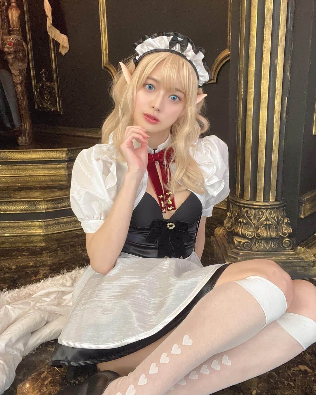 藤田いろはのインスタグラム：「エルフメイドちゃん🧚‍♀️✨ 久々のウィッグ被ったコスプレ楽しかった〜！！ 最近着せ恋見てコスプレ欲が爆上がりなので、またコスプレしたいな🐰✨ ⁡ この靴下も可愛くてお気に入り🤍 私服でも着るのが楽しみー！」
