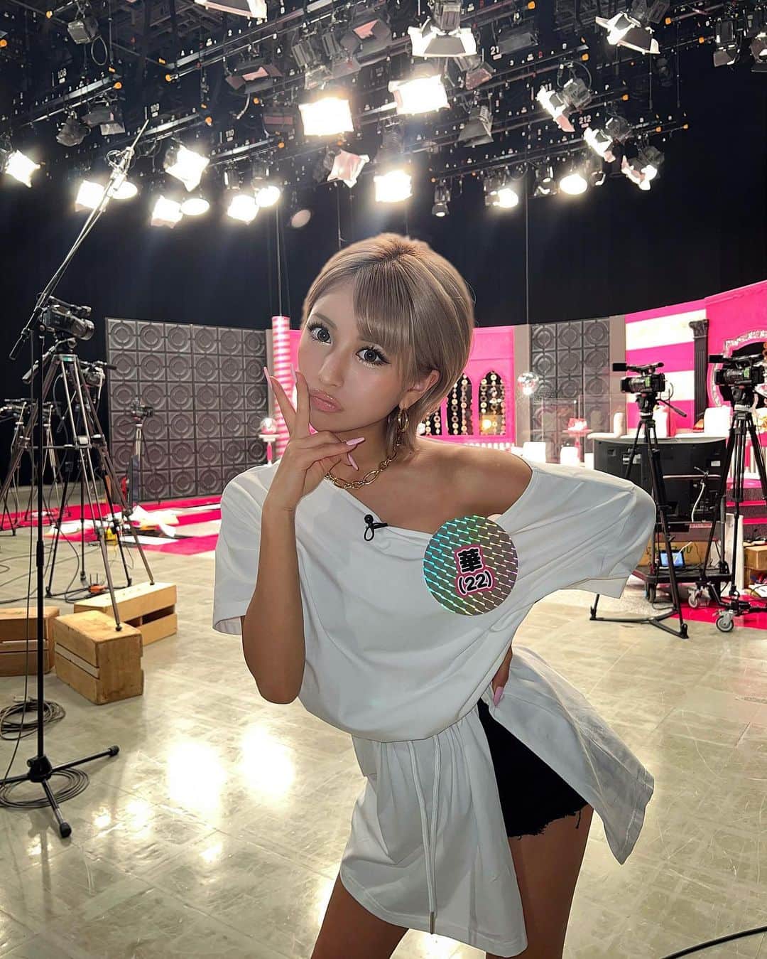 華のインスタグラム：「【TV出演告知】本日放送🎥💖 . . #ギャルいかがですか？ 2度目の特番！！光栄すぎます⤴︎⤴︎⤴︎ さらにパワーアップしてますよ🎉 . . 是非リアタイしてね💞💞💞 @galikagadesuka」