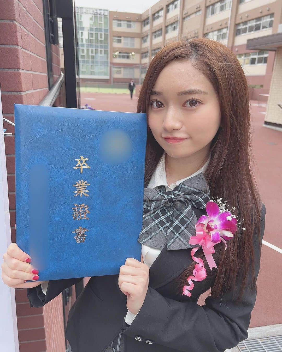 奥原妃奈子のインスタグラム：「3月で高校生が終わっちゃった〜😢4月からは大学生🎓🤍」