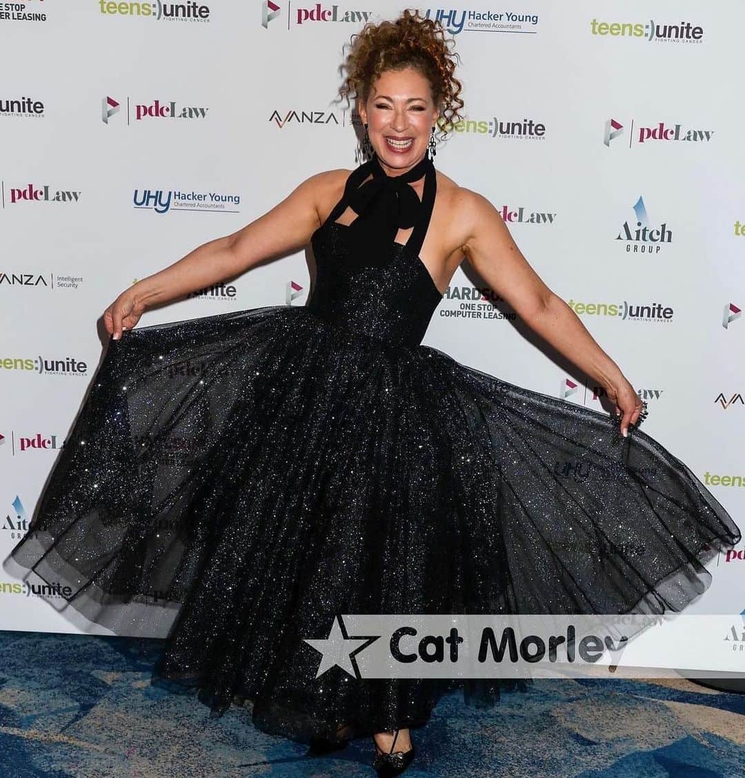 アレックス・キングストンのインスタグラム：「Feeling super happy after meeting @cje_official to discuss the style of dress she would create for Teens Unite Charity “Strictly” Fundraiser….and I am thrilled with the result 👍🏼❤️❤️❤️💋💋💋💋💋Thank you so much」