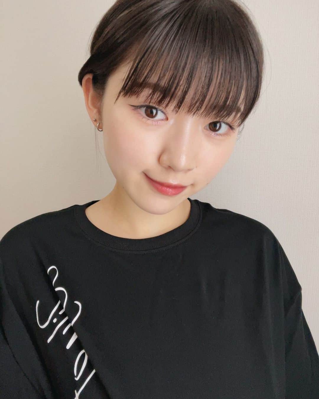 沢村りさのインスタグラム：「髪の毛きってから久しぶりにくくってみました☺︎ ⁡ ⁡ #Lilyofthevalley #リリバリ #沢村りさ #03 #12 #18 #2022 #ボブ #まとめ髪 #ヘアアレンジ #メイク」