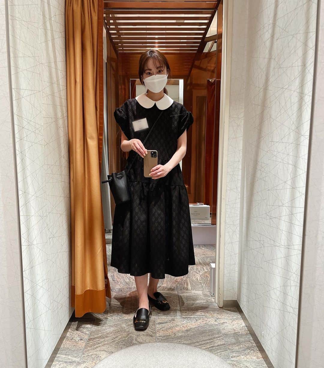 小祝麻里亜のインスタグラム：「👗🌷🌷🌷  大好きなお洋服に囲まれた2週間🫶まずは新宿伊勢丹での　@unminouofficial pop up🌷🐈  お越しいただいたお客様もたくさんで毎日感謝の日々でした☺️💐  あゆさんに直接接客していただいて幸せそうなお客様、可愛いお洋服に身を包んでニコニコされてたお客様、お子様連れで大変だけども頑張ってお越しくださったお客様、初日から何度も通ってくださったお客様…いろんな事情がおありの中、ご来店いただき有難うございました🤍  そしてディレクターあゆさん @ayuohashi 🌷ともこさん @tomoko.unminou 🌷スタッフの皆さま方、素敵な時間を有難うございました💐✨  最終日はお店に飾っていたお花をいただいたよ🫰今も元気に我が家で咲き誇ってます𓈒 𓏸𓈒𓂂𓂃💐 ． ．＿＿＿＿＿＿＿＿ #アンミヌ #unminou #popupstore #伊勢丹popup #셀스타그램 #얼스타그램  #코디#스타일링  #데일리룩」