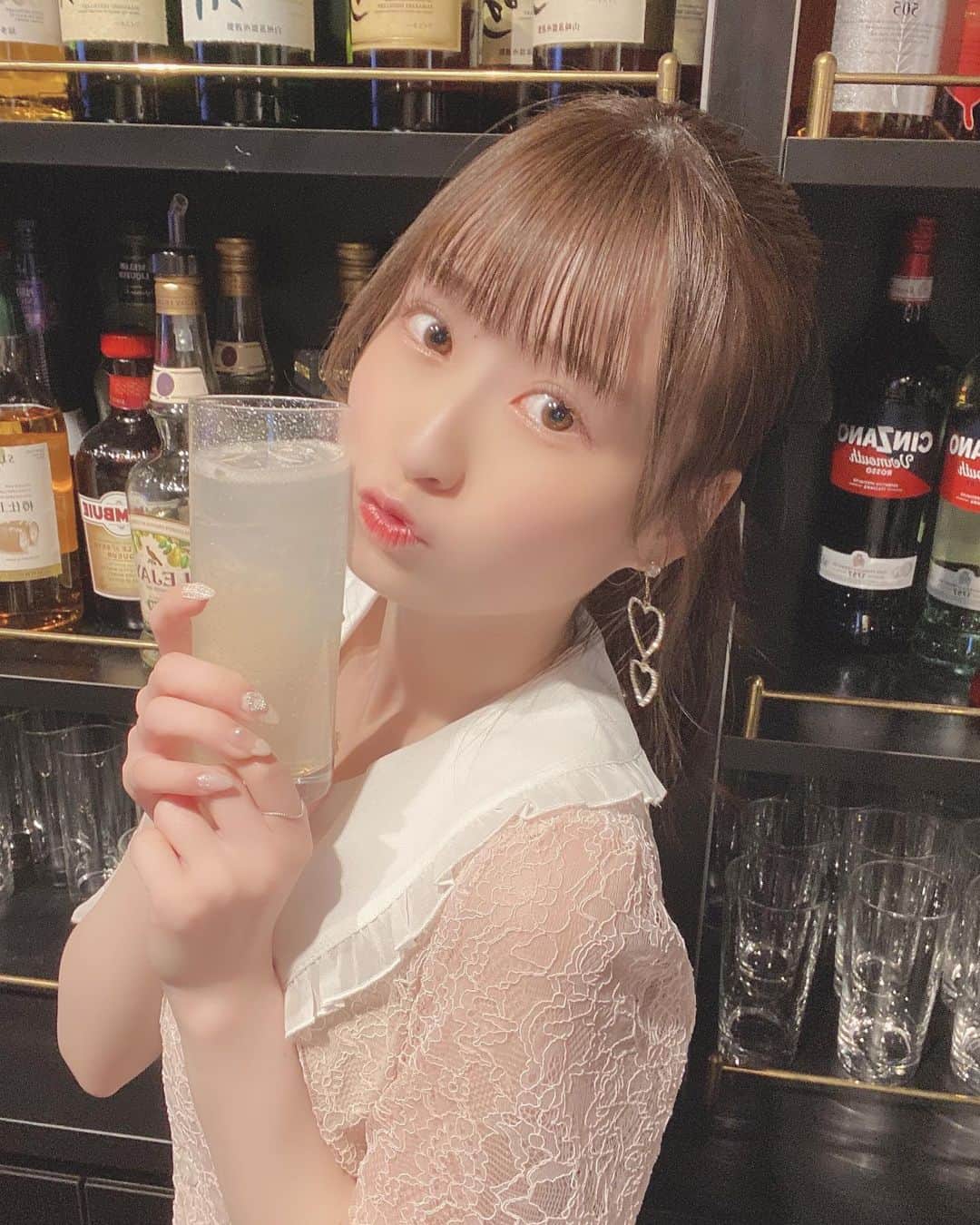 のインスタグラム：「私と乾杯する？🥂」