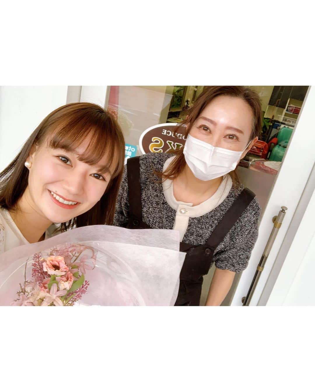 仮屋未来さんのインスタグラム写真 - (仮屋未来Instagram)「美容室LINKSのるみさん☺️  2年間お世話になり いつもとっても楽しい時間でした♪  かわいいお花のバルーンは 岩手での新居が一気に華やかになりました🥰  また宮崎に遊びに行った時にはお願いします😆✨  #ありがとうございました♡ #美容室　#LINKS」3月28日 22時34分 - miku__kariya