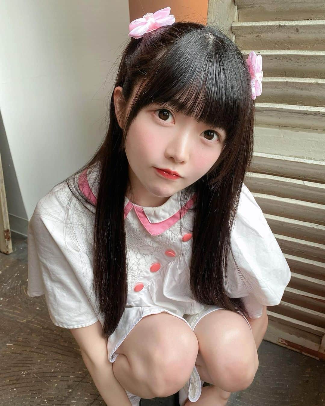 のインスタグラム：「似合ってるかな？ ・ ・  ・ ピンク色の衣装を着ました！ 水色だけどピンクも似合う王道アイドルでいれますように💭これからも自分のアイドル道を貫いて頑張ります✨ ・ ・ ・  #真っ白なキャンバス  #白キャン  #小野寺梓」
