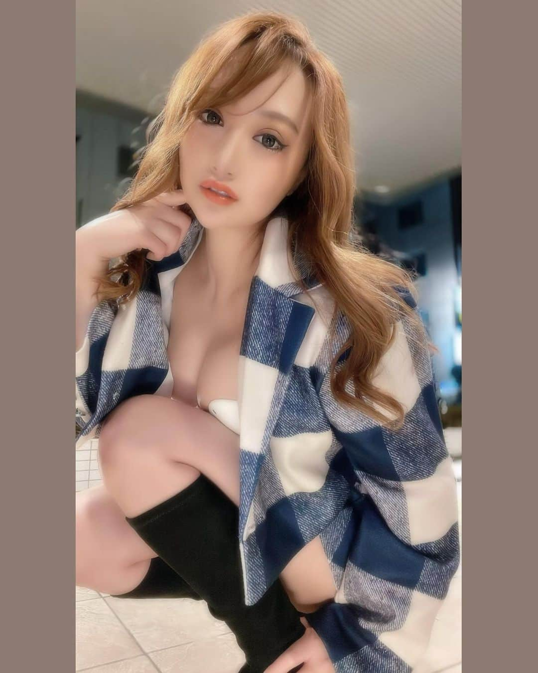 リアラさんのインスタグラム写真 - (リアラInstagram)「💙💙💙  #fashion #check #blue #歌舞伎町 #新宿 #キャバ嬢 #キャバクラ#表参道 #cafe #リアラ」3月28日 22時38分 - riaranyan