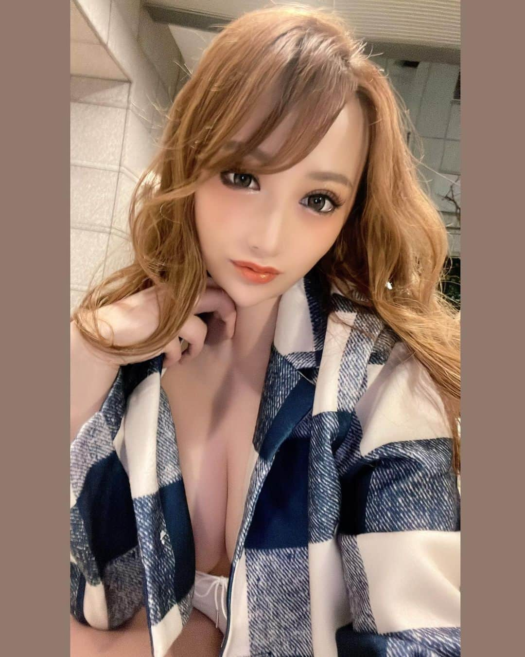 リアラさんのインスタグラム写真 - (リアラInstagram)「💙💙💙  #fashion #check #blue #歌舞伎町 #新宿 #キャバ嬢 #キャバクラ#表参道 #cafe #リアラ」3月28日 22時38分 - riaranyan