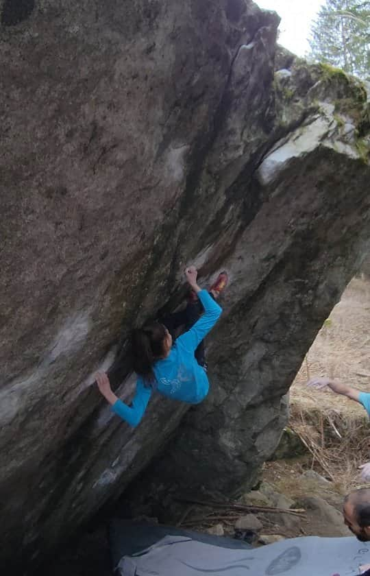 ローラ・ロゴラのインスタグラム：「"Salsa tartara" with the best sound🎵🤣and the best crew @lorenzocavada @overchalked @matteo.giacomoni @jvanmiaro 📹 @lorenzocavada  . . #climbing_pictures_of_instagram #picoftheday #loveclimbing #climbforlife #escalade #escalada #grimper #klettern #montura #wildclimb  #italy #rome #bomber #instagood #instalike  #instagram @nutrimuscle.it @agripp_climbingholds @montura_official @wildclimb @fiammeoromoena @dao_sport @visittrentino @team_edelrid @monkey.hands」