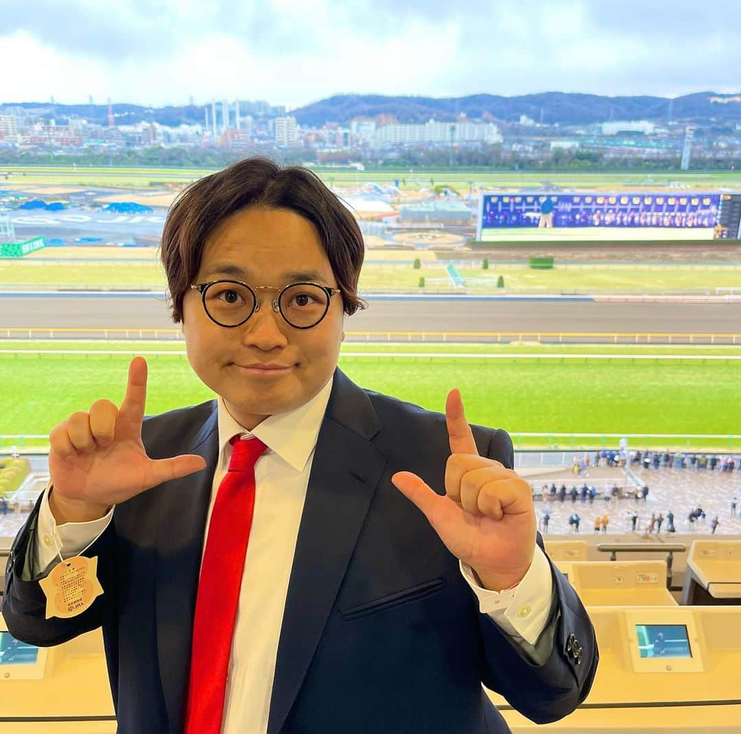 はぎちゃんさんのインスタグラム写真 - (はぎちゃんInstagram)「前に馬主席で競馬見た時最高やったなー！動画もYouTubeはぎちゃんちゃんねるで上がってますので是非とも🙆‍♂️ #競馬 #馬主席 #東京競馬場 #フェブラリーステークス #YouTube #はぎちゃん #はぎちゃんちゃんねる #株式会社ピヨピヨ #ピヨピヨ軽貨物 #社長芸人 #軽貨物」3月28日 22時42分 - hagichan0524