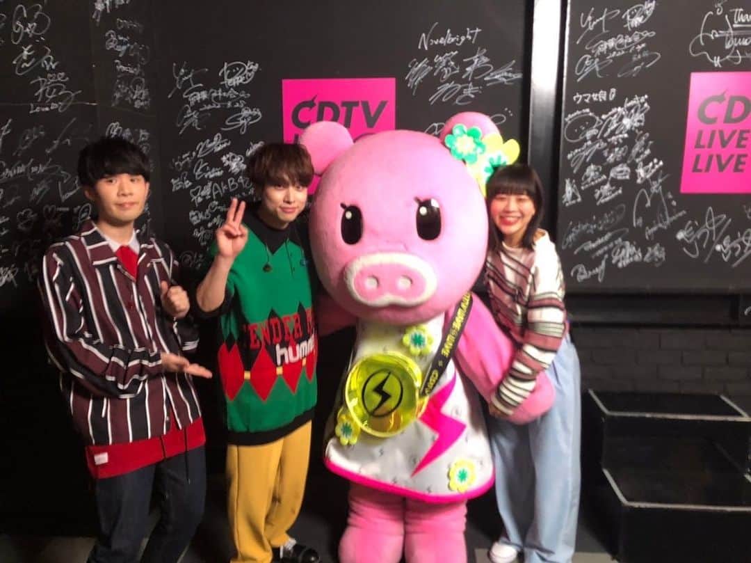 石原慎也のインスタグラム：「2022.03.28(mon) CDTVライブ!ライブ!⚡︎ 出演させて頂きました！！ 魔法にかけられてTV初でした！ 最高！  @cdtv.tbs6  stylist @shogo_tachibana  hairmake @hairmake_tomo」