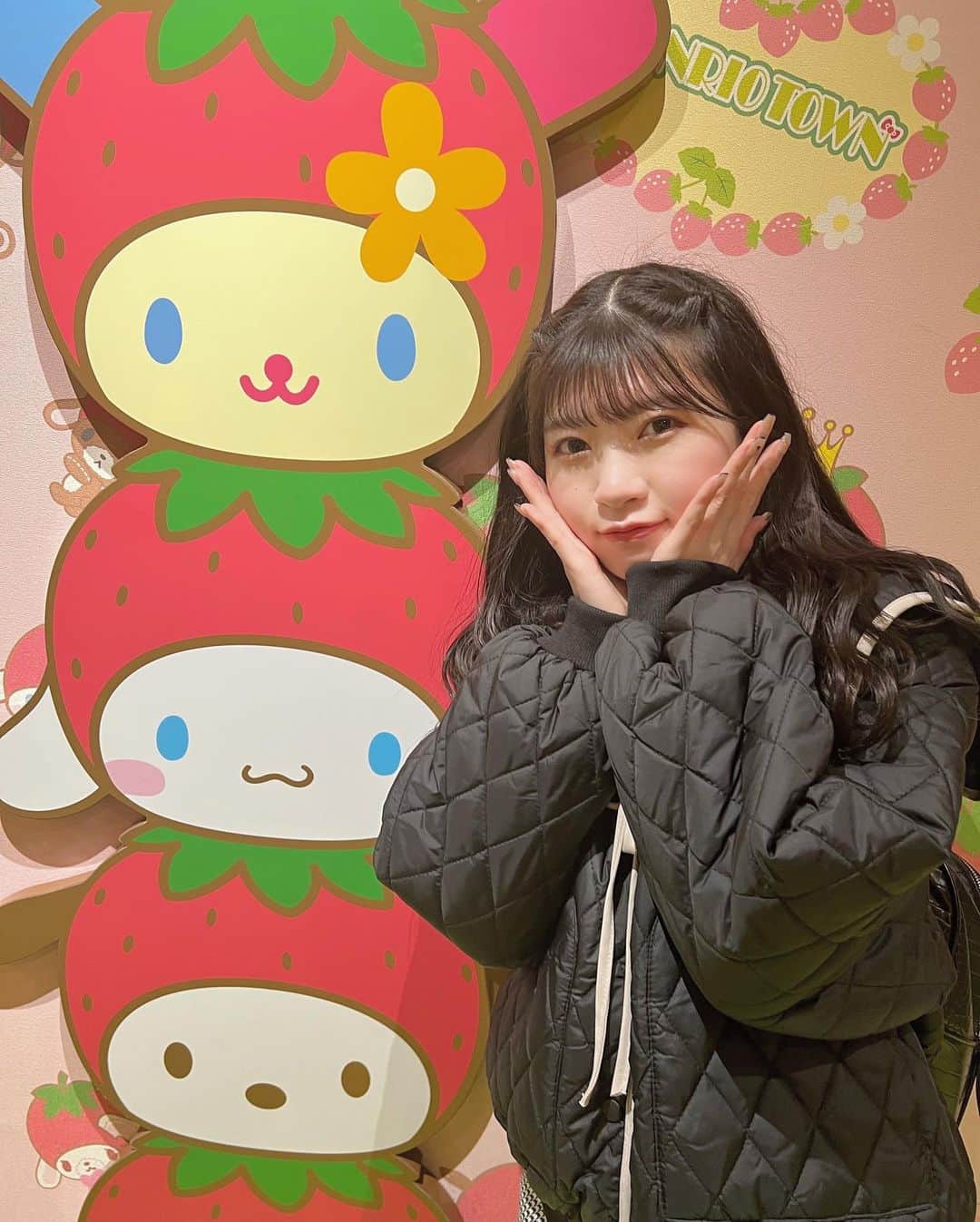 西萌葉さんのインスタグラム写真 - (西萌葉Instagram)「∪ *・ω・*∪🎀 ㅤㅤㅤㅤㅤㅤ ふわふわの世界に飛び込んだ❕馴染めん❕ ㅤㅤㅤ #サンリオ #サンリオピューロランド #sanrio」3月28日 23時49分 - moeha_nishi