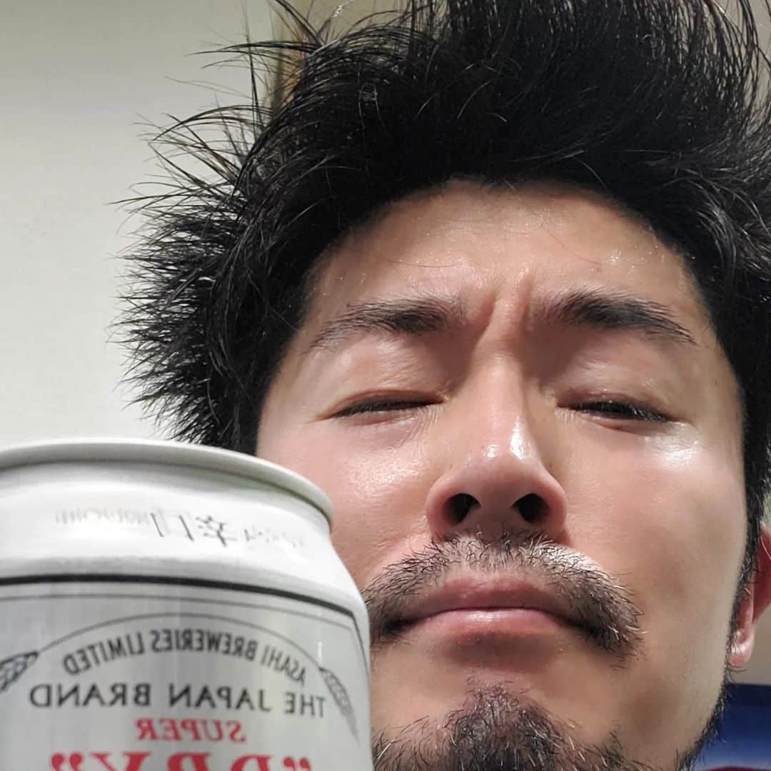 山本崇史さんのインスタグラム写真 - (山本崇史Instagram)「ひさびさの銭湯でひさびさのビール。 湯上がりのビールのうまさにビビリング。  ちなみにいちばん好きなビールはサッポロ黒ラベルなんだよな～。ごめんねスーパードライちゃん。  #銭湯 #ビール」3月29日 11時41分 - tkcnophoto