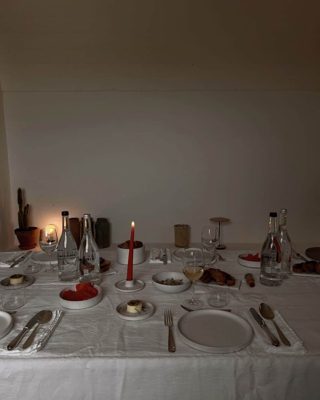 TULAROSAさんのインスタグラム写真 - (TULAROSAInstagram)「table dressing inspiration ✨  source: @masseriamoroseta」3月29日 4時01分 - tularosalabel