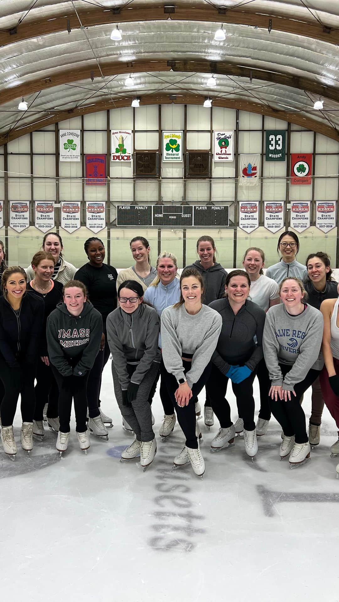 アシュリー・ワグナーのインスタグラム：「Last Sunday class of our winter season was a MOMENT. I started @skateandsculpt because I NEEDED a way to redefine my relationship with the ice. So happy to have connected with all of these incredible athletes. Thank you, this wild crazy dream I started is becoming something so meaningful to me, and I feel so lucky ✨」