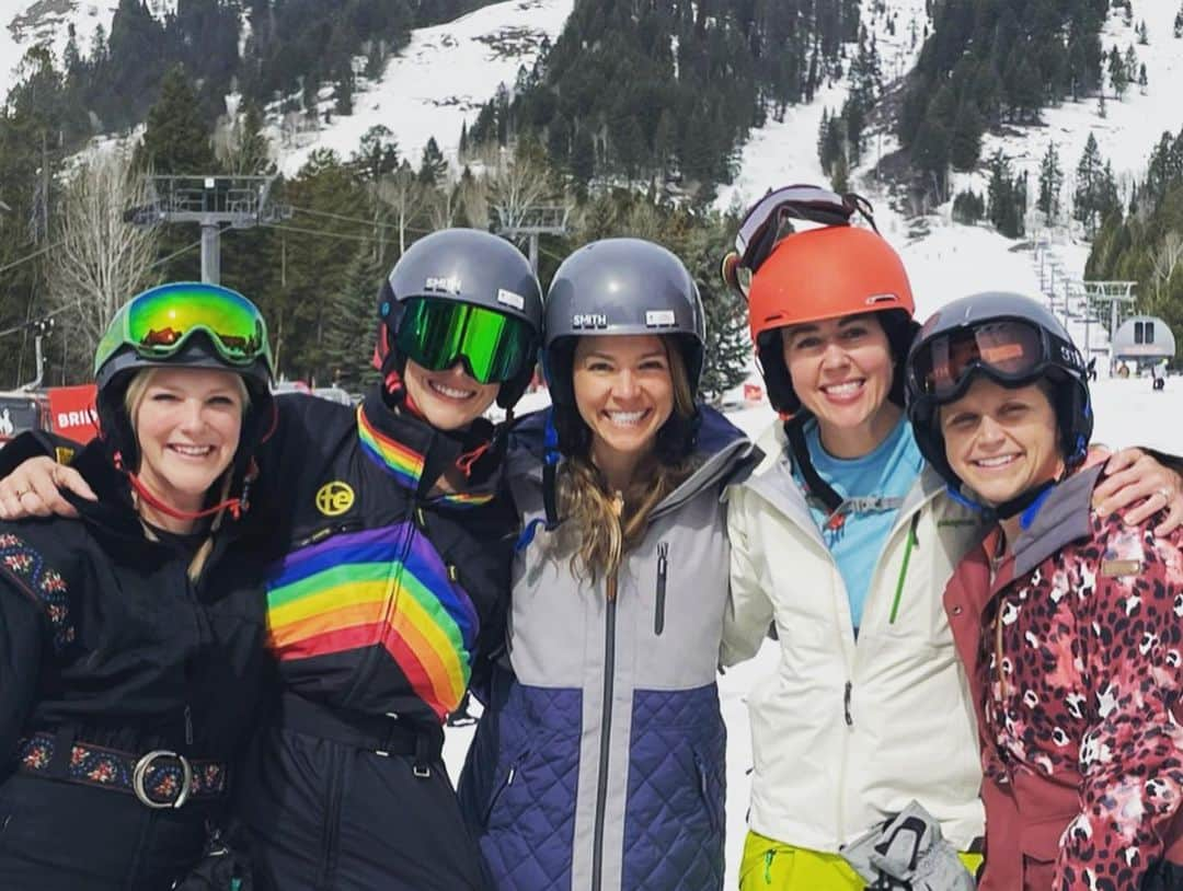 ジェシカ・ストループさんのインスタグラム写真 - (ジェシカ・ストループInstagram)「I can’t remember the last time I’ve laughed so much… or been so sore. Jackson Hole + my best friends from home, you were everything my soul needed. 🥰🤘🏻」3月29日 8時08分 - jessicalstroup