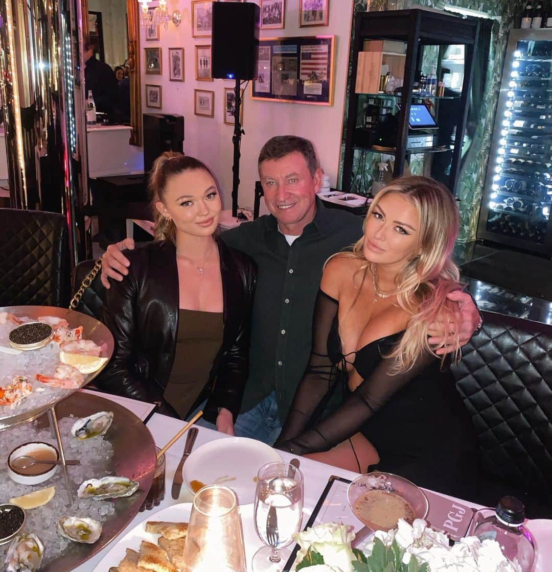 ポーリーナ・グレツキーのインスタグラム：「𝙷𝚊𝚙𝚙𝚢 𝙱𝚒𝚛𝚝𝚑𝚍𝚊𝚢 𝙻𝚒𝚕 𝚂𝚒𝚜 𝚆𝚎 𝙻𝚘𝚟𝚎 𝚈𝚘𝚞 𝚂𝚘 𝙼𝚞𝚌𝚑♥︎」