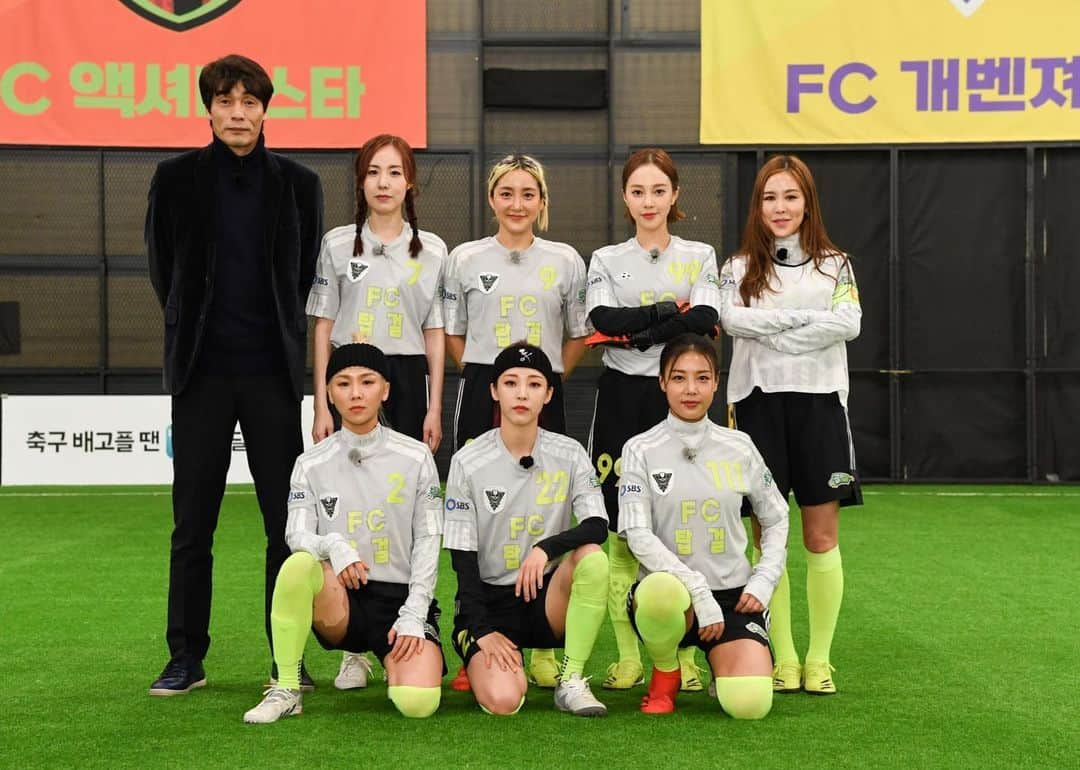 ICONIQさんのインスタグラム写真 - (ICONIQInstagram)「드뎌~ 내일밤 9:00~ #골때리는그녀들 ⚽️  시즌2 #FC탑걸 마지막 경기 입니다용!! 마지막인만큼 후회없도록 최선을 다해 열심히 싸운 뜻깊은 경기였습니다😤 많은 응원 부탁 드리겠습니다 🙏 @sbs_goal   #FC탑걸 vs #FC구척장신 가즈아~!!」3月29日 9時47分 - iqaymiq