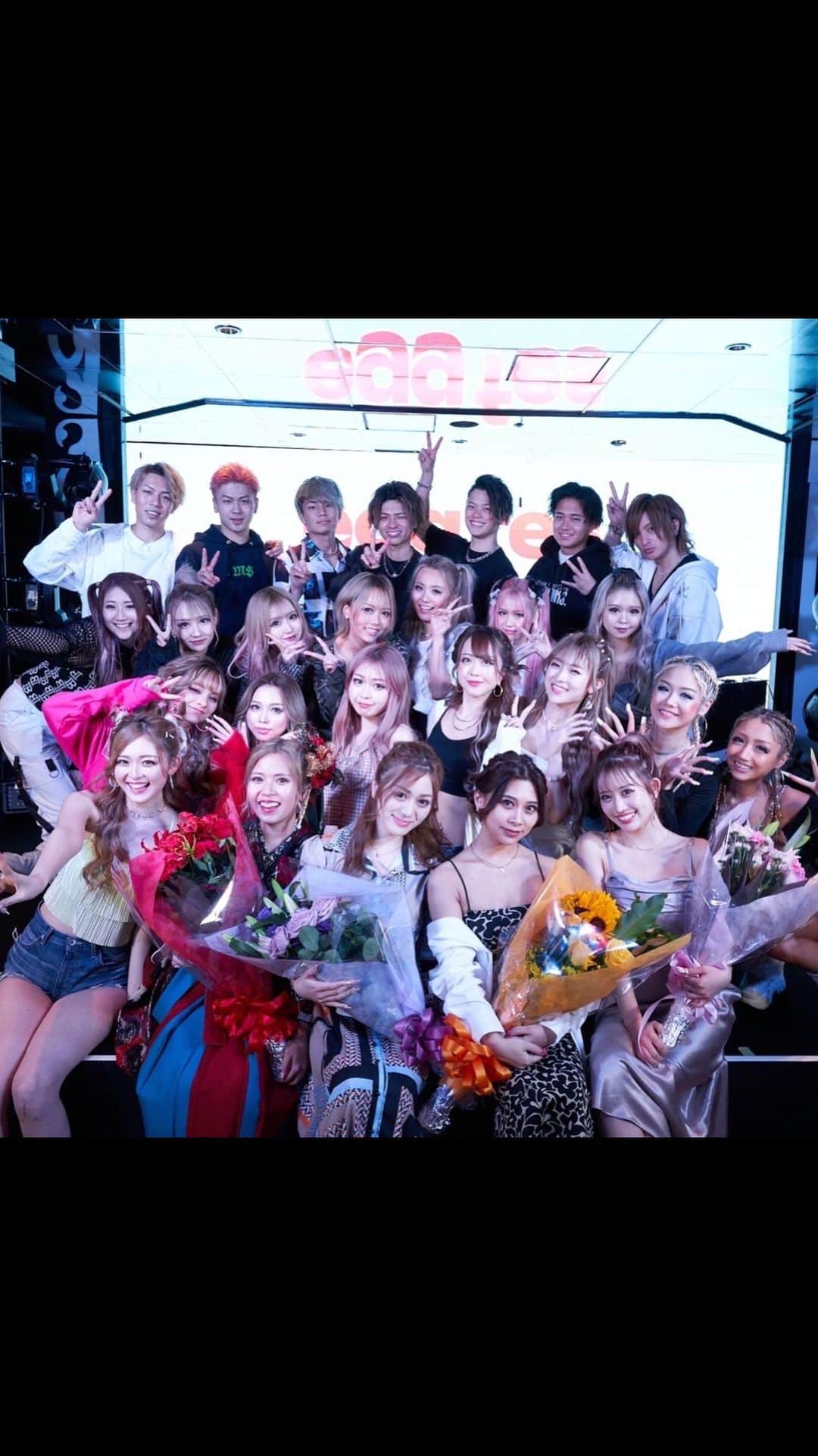 のインスタグラム：「💖egg FES 2022💖  本番前、eggファミリー皆んなで気合い入れ‼️🔥 大集合するとこんなに華やか🌸  #egg #eggFES2022 #エッグ #ギャル #ギャルが一番かわいい #ギャルしか勝たん #ギャルが一番かわいい #ぎゃう #GAL #卒業式 #卒業 #白ギャル #黒ギャル #うさギャル」