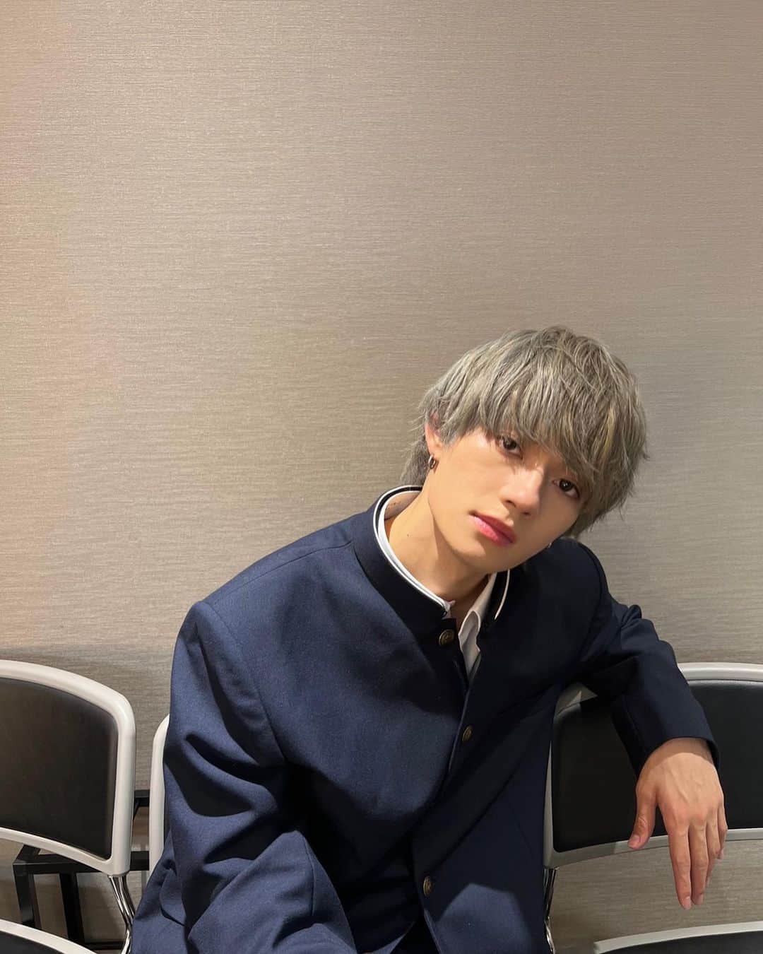 のインスタグラム：「シルヴァー！  #佐野勇斗 #MILK」