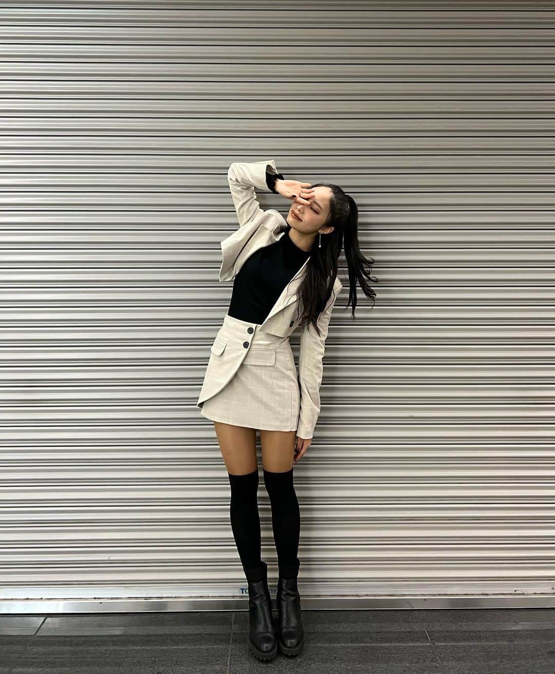 川西莉子のインスタグラム：「. ootd ♡ Bershkaセットアップおきゃわ🌸  #bershka #ootd #セットアップ #jk #fjk #05 #music #fyp #ファッション#コーデ #メイク #makeup #fashion #ootd #오오티디 #패션 #메이크업」