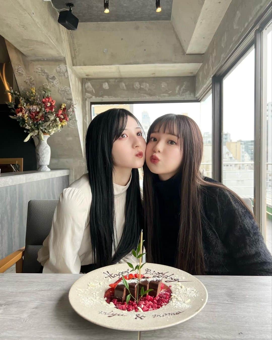 のインスタグラム：「. ゆきちゃんとせいちゃんが お祝いしてくれた 👸🏻💞 幸せな空間 ありがと ♡」