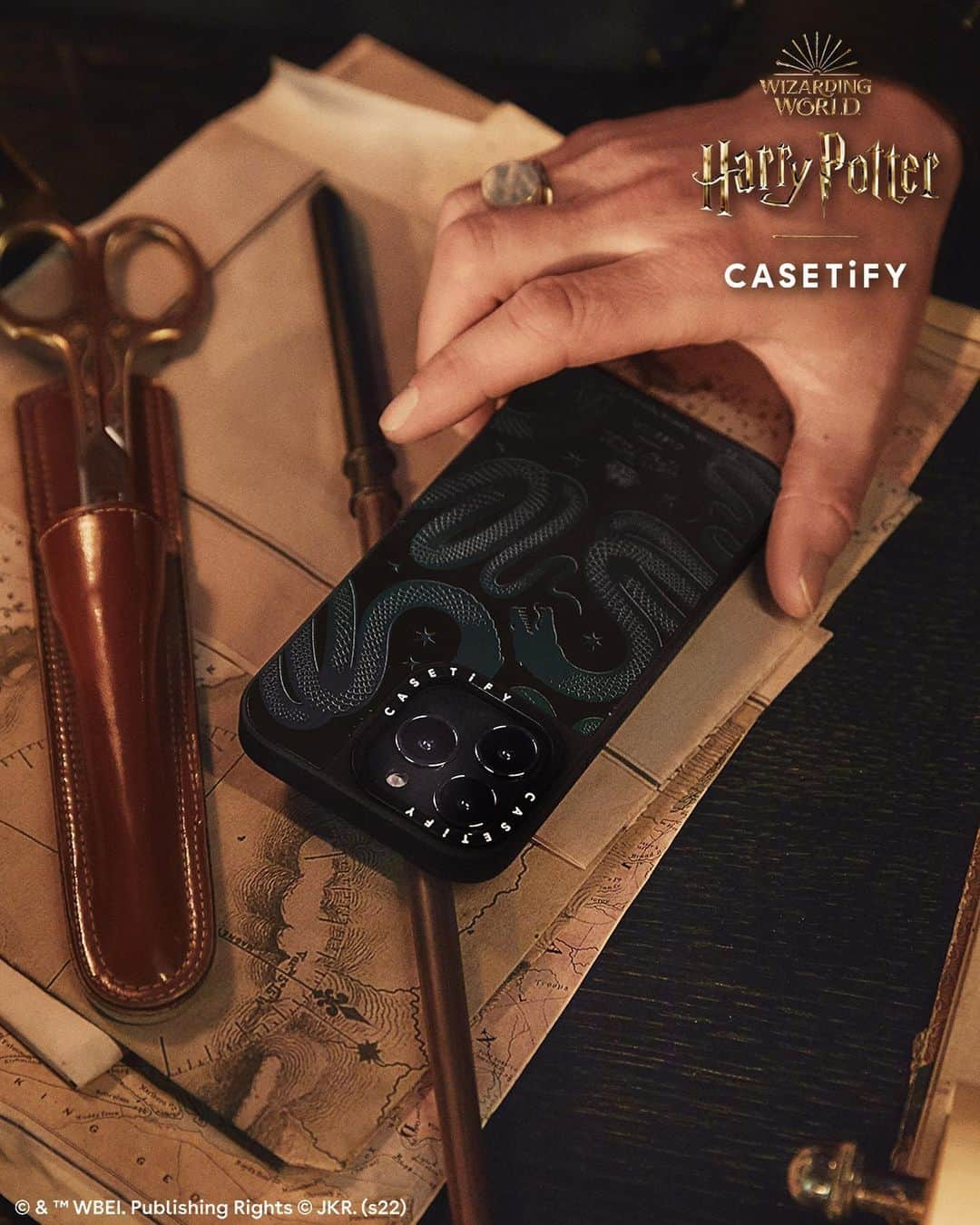 トム・フェルトンさんのインスタグラム写真 - (トム・フェルトンInstagram)「heading back to Hogwarts ? 🐍   #HarryPotterxCASETiFY #CASETiFYPartner」3月29日 12時15分 - t22felton