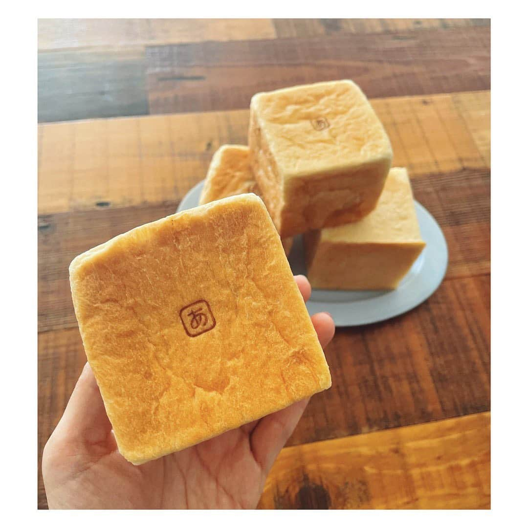 笹峯愛さんのインスタグラム写真 - (笹峯愛Instagram)「CUBEパン。  「あ」の焼きごてとか買っちゃって 使いたくて焼くよね。  桜あんとか練り込んだキューブパンを作りたいなぁと言う思いは 果たして、この春遂げられるのでしょうか。  #パン #キューブ #型 #焼きごて いろいろやりたい #気持ち だけ」3月29日 12時31分 - mineco.m