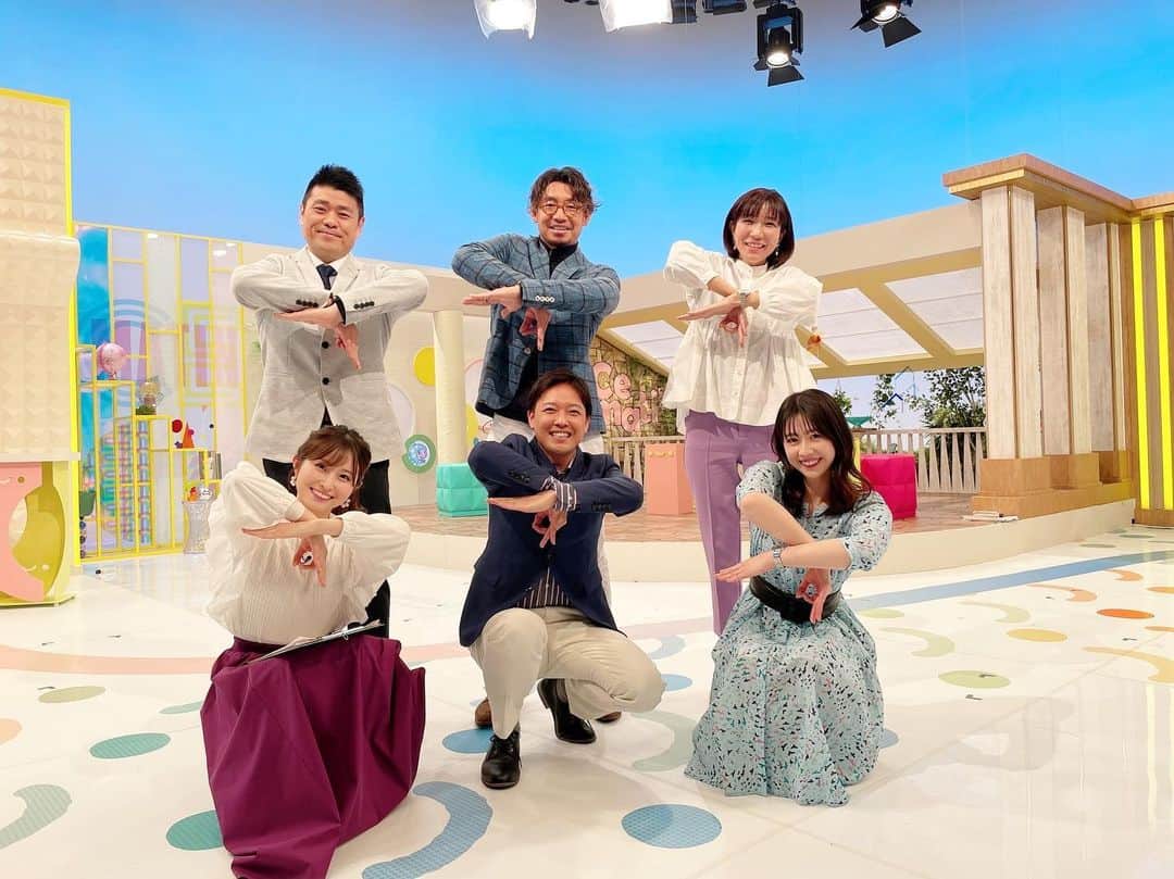 虎谷温子のインスタグラム：「す・またん！リニューアル２日目は、#鳥谷敬　さんと#横須賀ゆきの　解説デスクが！🌸🌸🌸 セットも内容もガラリと変わり、慣れない方も多いと思いますが(私もまだ慣れていません😳)明日もOAありますので、よろしくお願い致します〜📺 #すまたん」