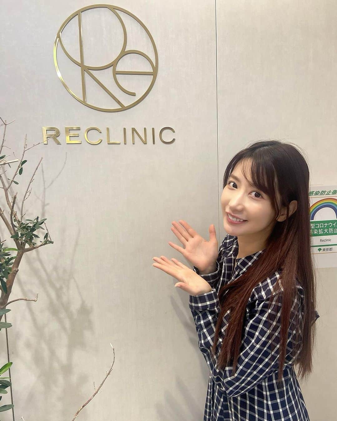 のインスタグラム：「年々花粉症と犬アレルギーが悪化してるのに毎日は薬飲みたくないしどうしようと思ってたところ、@reclinic_jpさんの花粉症外来を見つけて行ってきました！ 抗体を鼻から直接入れるだけで自然と免疫が上がりアレルギー症状も治まるそう。 注射だったら痛そうだから嫌だなと思っていたら点鼻スプレーするだけなのであっという間に終わりました😳😍 スプレー直後から鼻すっきり✨ 今年は春を楽しめそうです🌸🌸💓  #花粉症外来 #花粉症対策スプレー #花粉症対策 #花粉症つらい #花粉症改善 #ブロック注射 #reクリニック」
