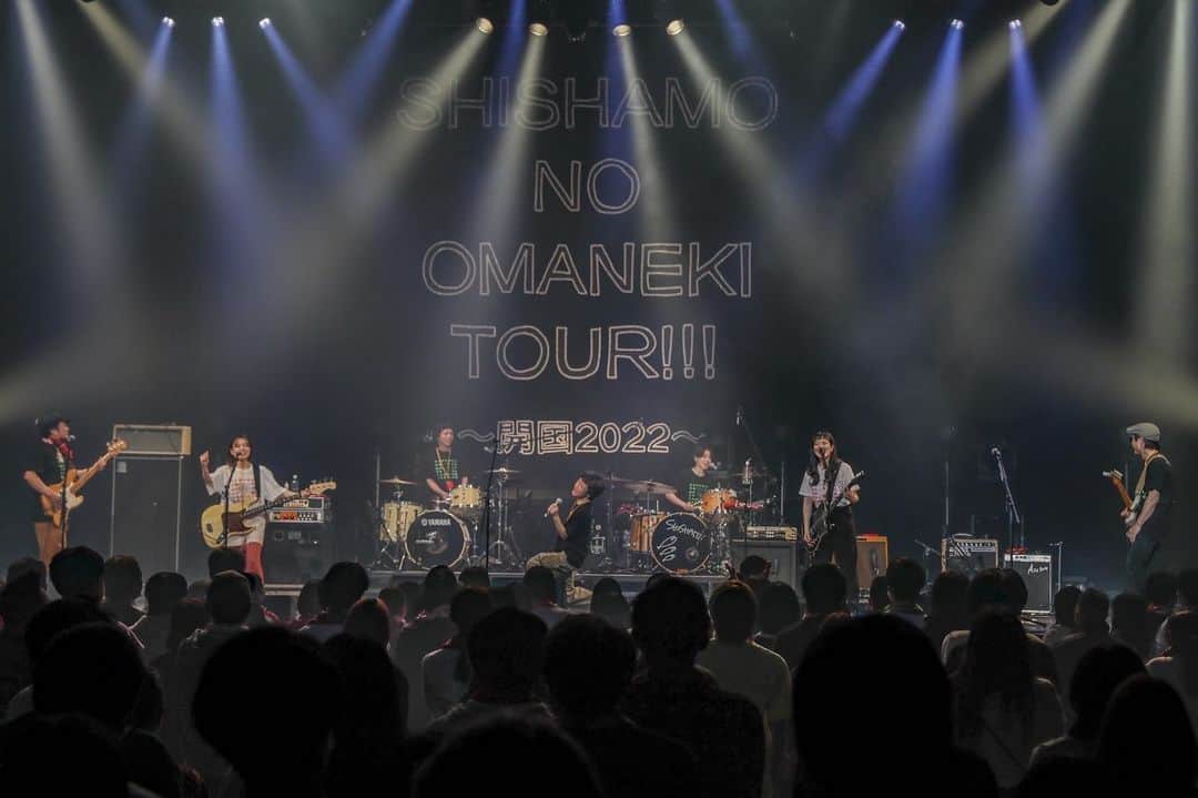 松岡彩のインスタグラム：「3月26日(土) "SHISHAMO NO OMANEKI TOUR!!!〜開国2022〜" 仙台GIGS  ピーズの皆さんと。  photo by: @shiva_eri」