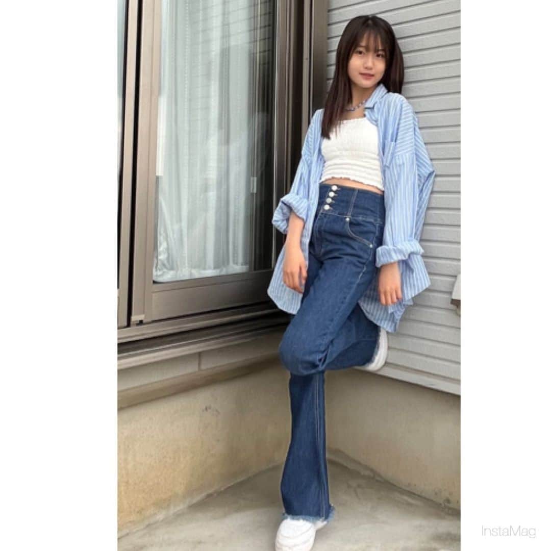 石田凛音のインスタグラム：「・ 昨日TikTokに載せたコーデが好評だったので❕ ・ 最近ブルーにハマり中💙❕ ・ 全身WEGOだよ🎶 ・ ガーリーコーデが好きだけど 色んな系統に挑戦したいな💞 ・ ・ #りおんコーデ #ブルーコーデ #春コーデ #スニーカーコーデ #デニムコーデ #新jc3」
