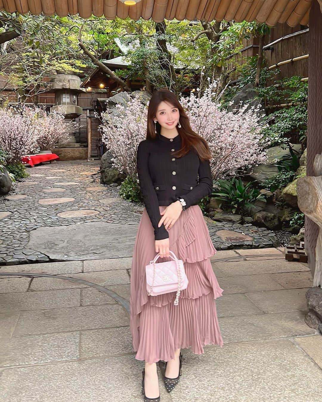 MAYUさんのインスタグラム写真 - (MAYUInstagram)「. 桜がとっても綺麗だった🌸✨ 街中で桜を見かけると心が和む。 日本人で良かったなぁと思う瞬間のひとつ☺️🌸 . . 風が強くておでこ全開🤣 . #桜#お花見#治作#つきじ治作#水炊き#fashion#ootd#sakura#cherryblossom#cherryblossoms#hanami#japan#japanesegirl#chanel#chanellover」3月29日 19時14分 - mayu.kina_golf