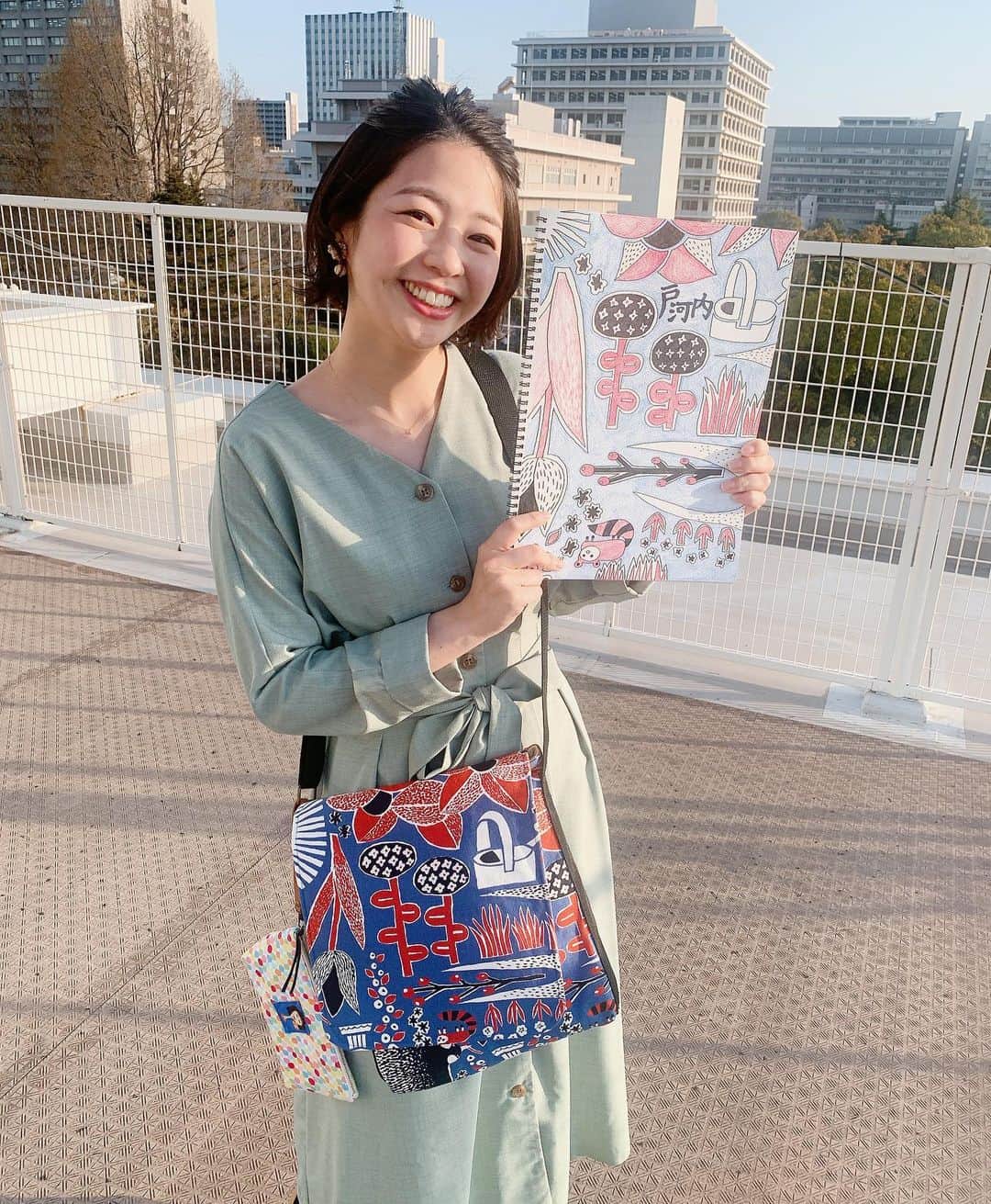渕上沙紀さんのインスタグラム写真 - (渕上沙紀Instagram)「写真はこれからロケで活躍する渕上BAG🌷  戸河内の皆さん、本当にありがとうございました😆 沢山の方にお世話になって、とっても楽しい旅でした✨✨  長尾さんご兄弟も最高でした😂 長尾勝美さん完全プロデュースのもとの戸河内巡り。安楽喜にはまた唐揚げ食べに行きたい。  映りたい！って飛んで帰ってきてくれた楽くんもありがとう😂😂  #戸河内#おふくろ弁当もみじ#高丸商店#プチタムール#ヌーベル美容室#民宿野川#道の駅来夢とごうち#安楽喜#長尾さん#butsubutsu」3月29日 19時18分 - saki_fuchigami