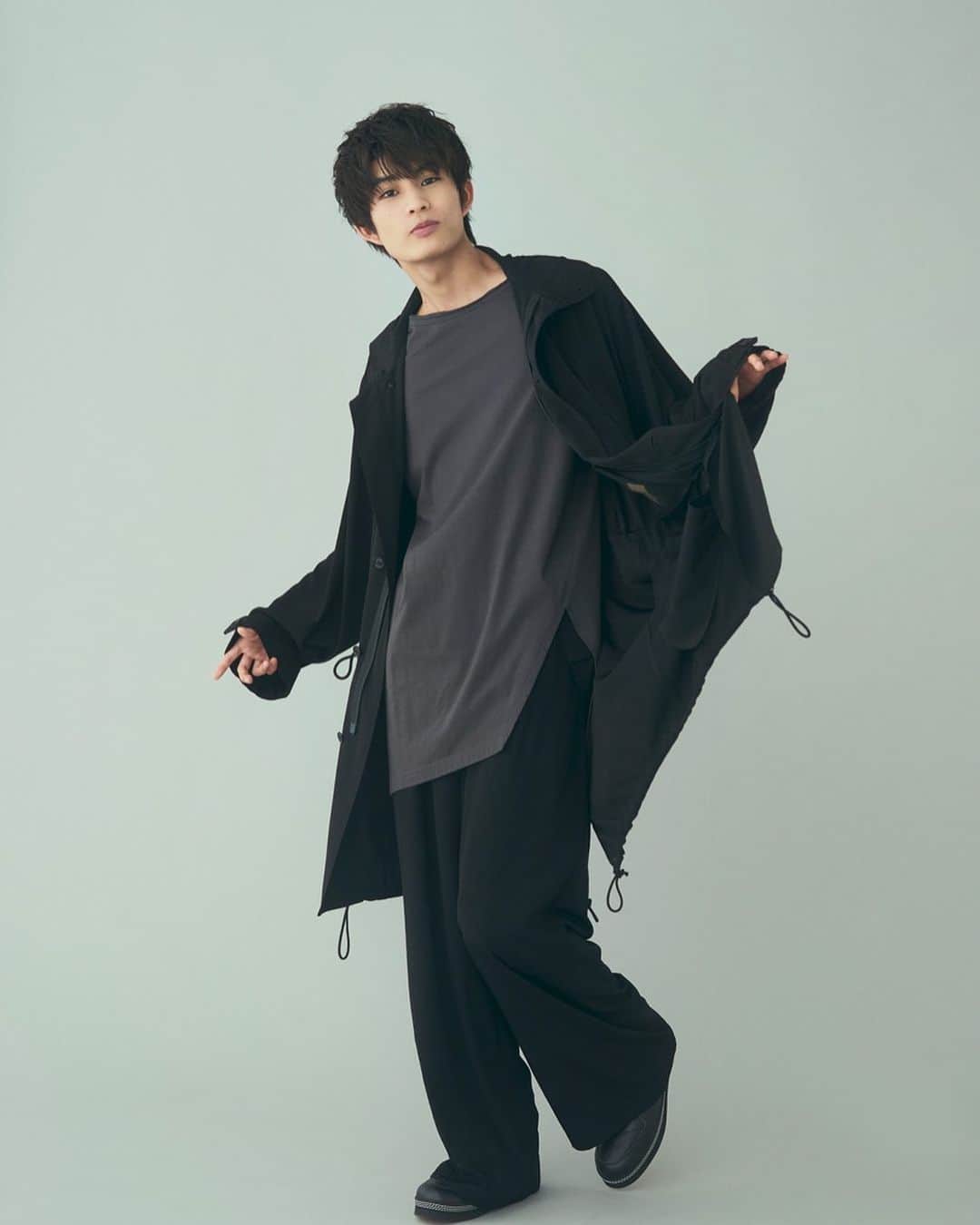 柊太朗のインスタグラム：「『JJ』さんで取材して頂きました、前編後編どちらも掲載されております！ 是非チェックしてください📸🐕‍🦺🐶  #jj   衣装  @ys_theofficial」
