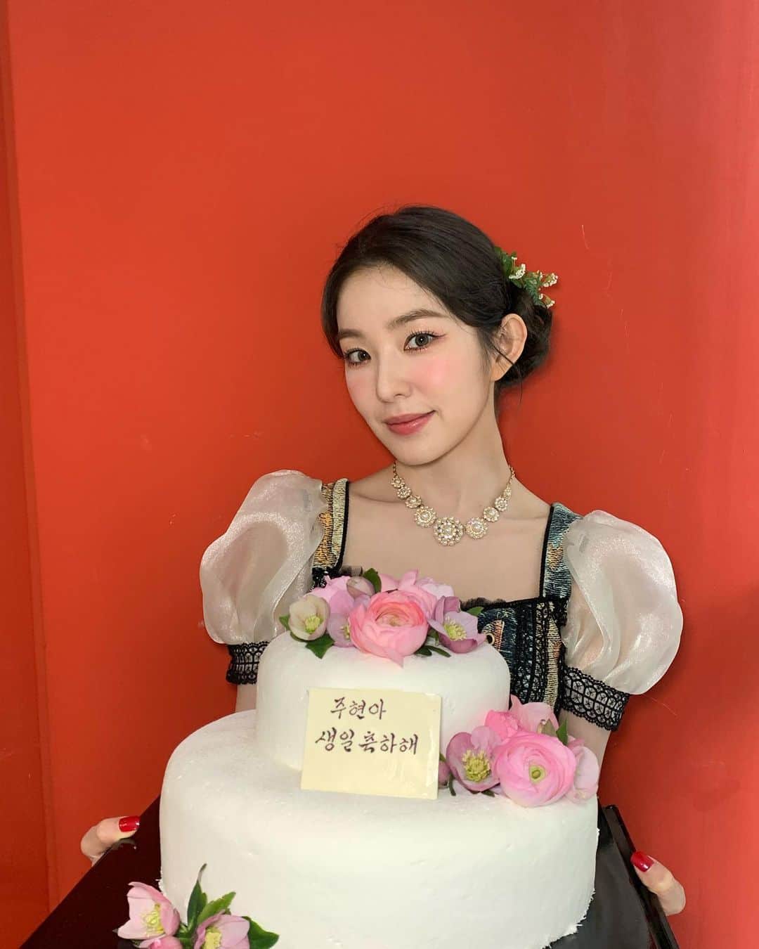 のインスタグラム：「🐰🎂🎉💝🎁🎀🌷⭐️💓」