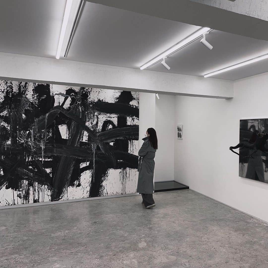 のインスタグラム：「#우종택작가#김리아갤러리   무행 (無行)  memory of origin 227 x 360cm mixed media on the paper  . 결국 인간과 자연은 공존한다」