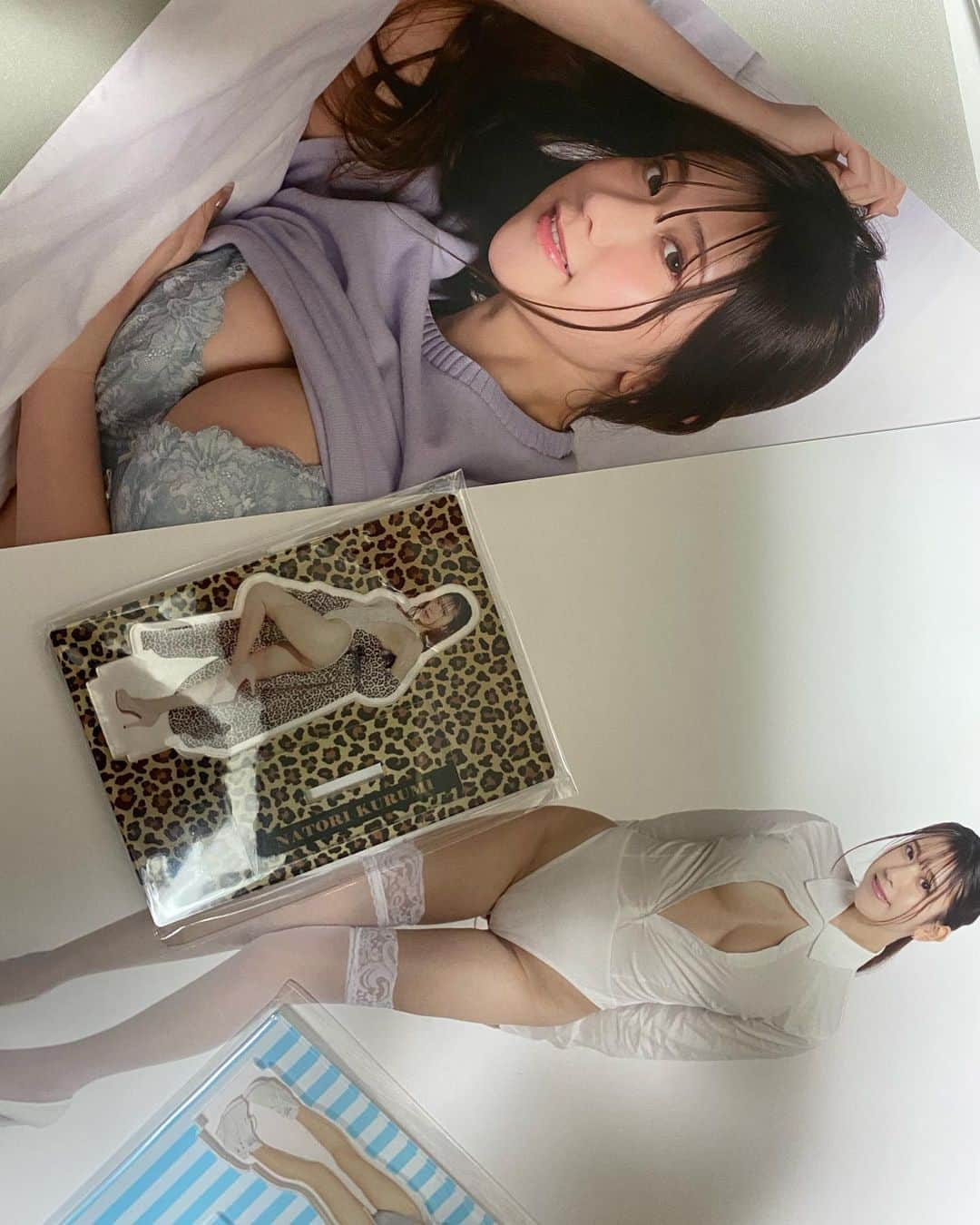 シト山口のインスタグラム：「名取くるみさん写真集二種（１冊2,500円）とアクリルスタンド２種 うちにも届きました！ レイアウト&仕上がりの良さにビックリ⁉️ 表紙は超高級紙のユポですね( ´ ▽ ` )ﾉ 手触りからして違いますヾ(＠°▽°＠)ﾉ  シトさんにとっては20年ぶりに紙の写真集ですヾ(＠°▽°＠)ﾉ  https://gdlentertain.official.ec/  そろそろ売り切れ商品も出て来たのでお買い求めはお早めに🙏🏻🙇🏻‍♂️💕✨  model @_miru960616  officie @gdl_ent  photo @sito_yamaguchi」
