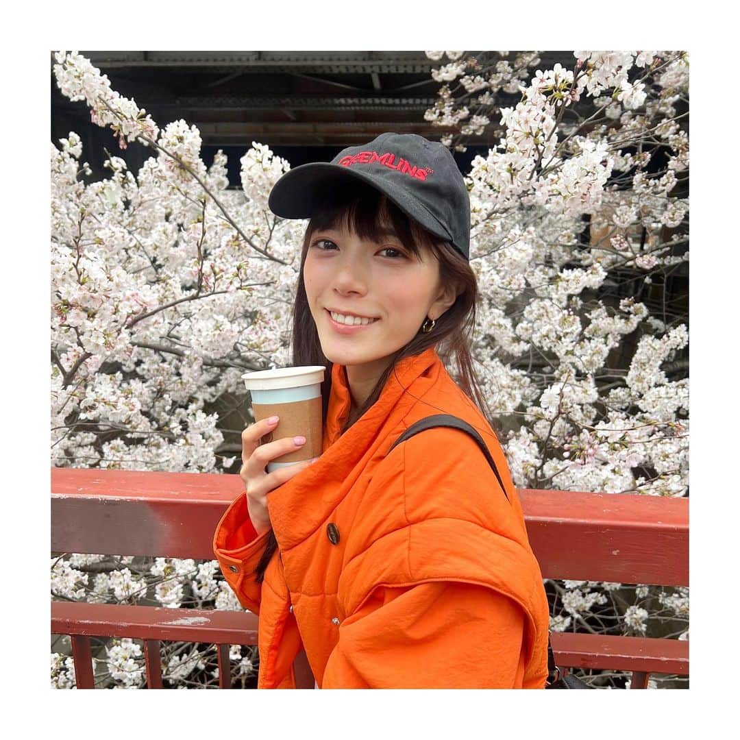 のインスタグラム：「* 桜満開の東京🌸❤︎ 先日お花見散歩をしてきました。 桜の名所“目黒川”です🤭 美味しいコーヒー片手に☕️ 桜って儚いからこそ一眼見ておきたいですよね🥺 * #桜#さくら#サクラ#cherryblossom#目黒川#目黒川の桜#中目黒#お散歩#散歩#お花見#🌸#ソメイヨシノ#コーヒー#coffee#☕️#テレビ朝日#アナウンサー#三谷紬」