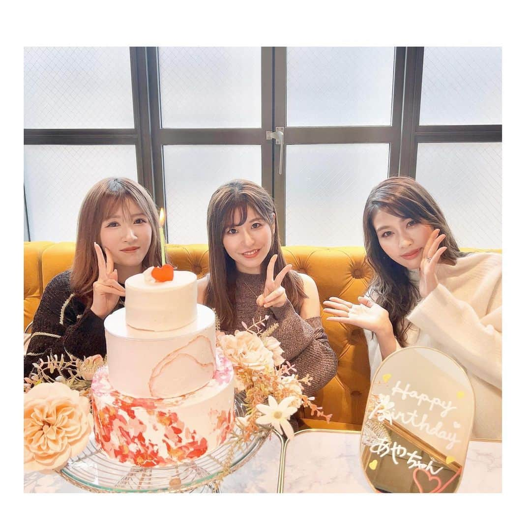 上村彩子のインスタグラム：「お誕生日お祝いしてもらったときの✨ . 代官山の素敵なお店で ご飯も美味しくて癒されました💕 アイラちゃんあいちゃんありがとう✨✨」