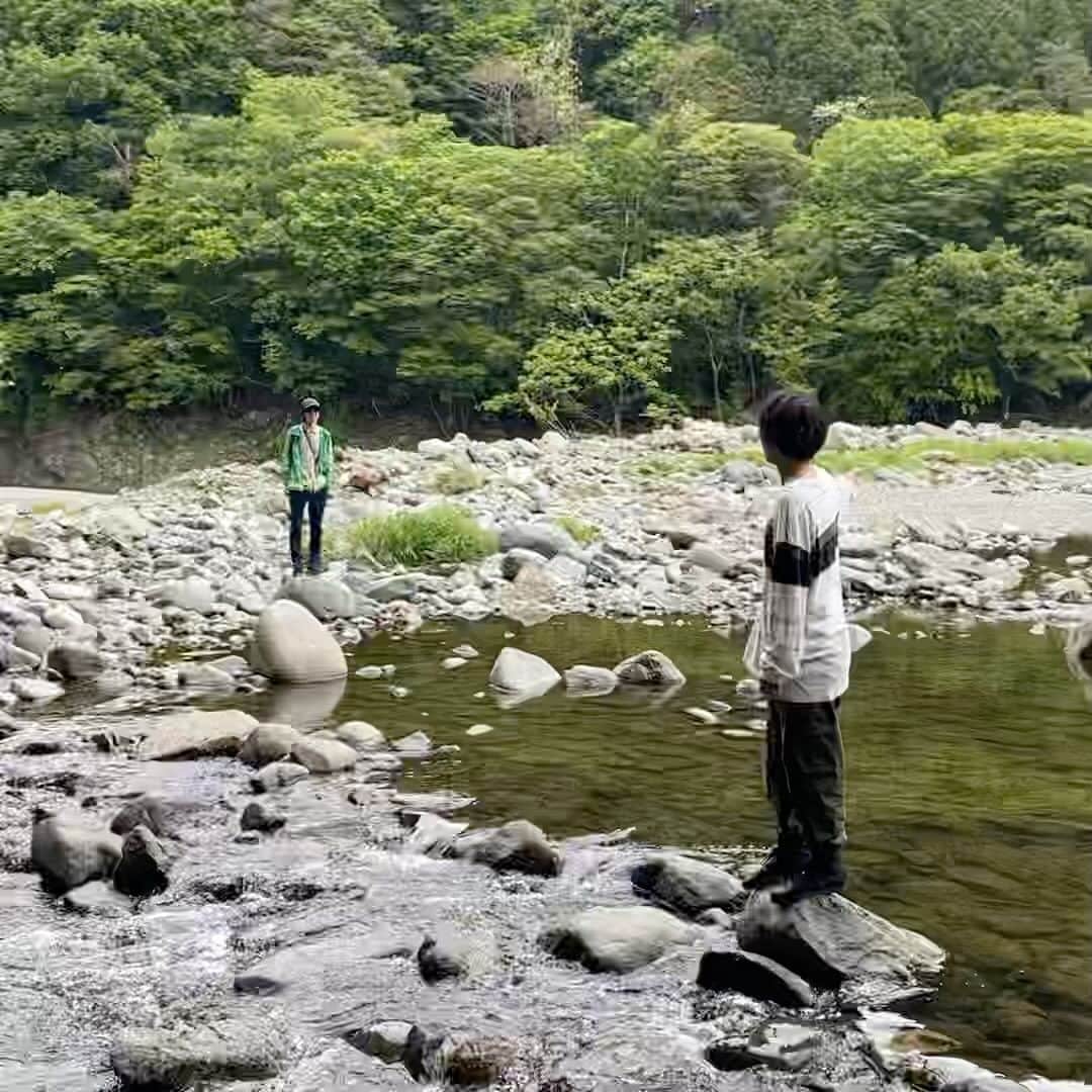 猪野広樹のインスタグラム：「春ですね。 桜も咲き、日本らしさ全開。  いつかの春の日の思い出。  後ろに控えるは影山さん。」