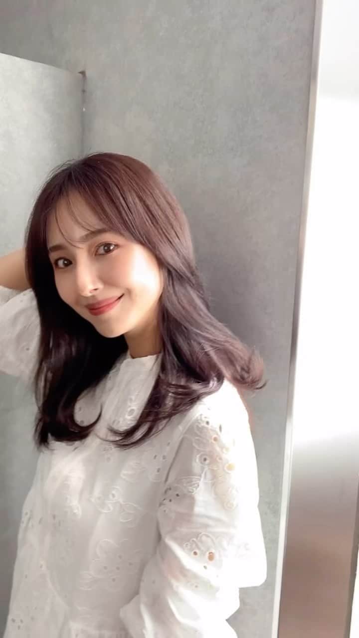 石川理咲子のインスタグラム：「少しピンクで春っぽいカラー🌸 たくさんDMいただいたワンピースは　 @zara で購入しました✨ また全身の写真撮りますね☺️ 裏地は付いていますが、 一応私はユニクロのシームレスか ペチコートを履いて着るようにしています🙆‍♀️」