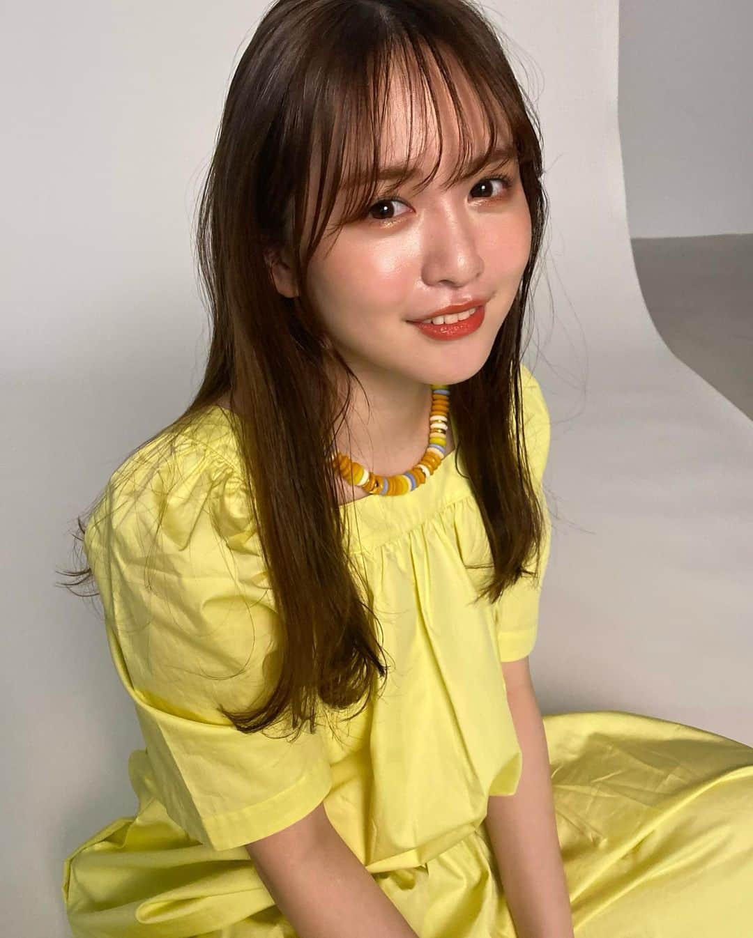 高橋有紀のインスタグラム：「#共感SNS の文庫本化の表紙撮影🌼おめでとう！！  #hairmake #osakana_yuki #ゆうこす」