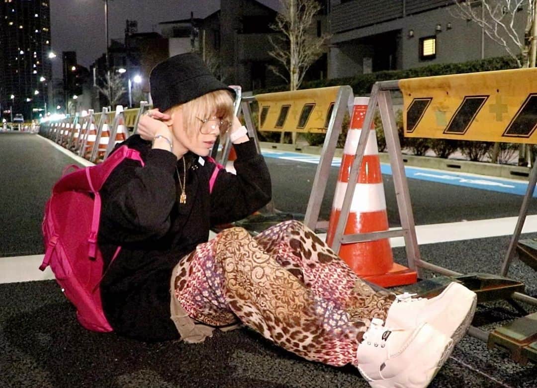 マシロンケーキのインスタグラム：「. 深夜の空き地。」