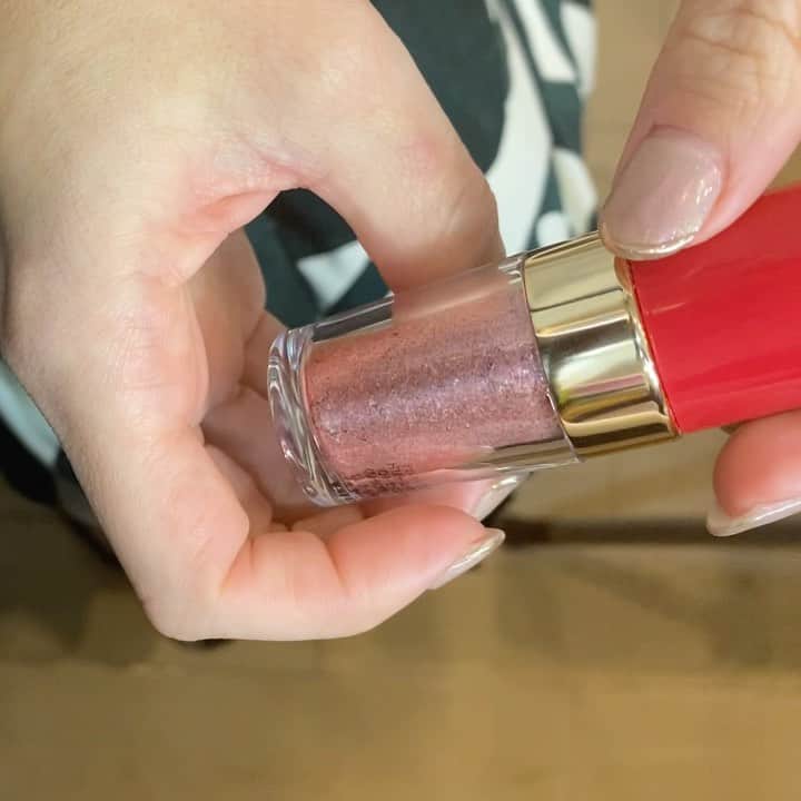 高橋有紀のインスタグラム：「キラキラ可愛い〜！ #valentinobeauty」