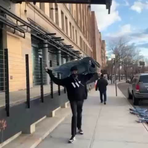 J・アレキサンダーのインスタグラム：「GoodMorning Afternoon and Evening friends and fans its Wednesday morning just #Jaywalking midweek along the Windy Westside about to take flight towards destination hmmmm....???? 🤔  Thanks for this clip @arton.gee  @walton_aaron @ayikob @raifadelberg @waltonisaacson   #jayrunway #jaywalking #sweatshirt #fashion #jaywalkchallenge #missj #missjalexander #missjwalking #walking #antm #topmodel #wind #nyc  #runway #windy #westside」