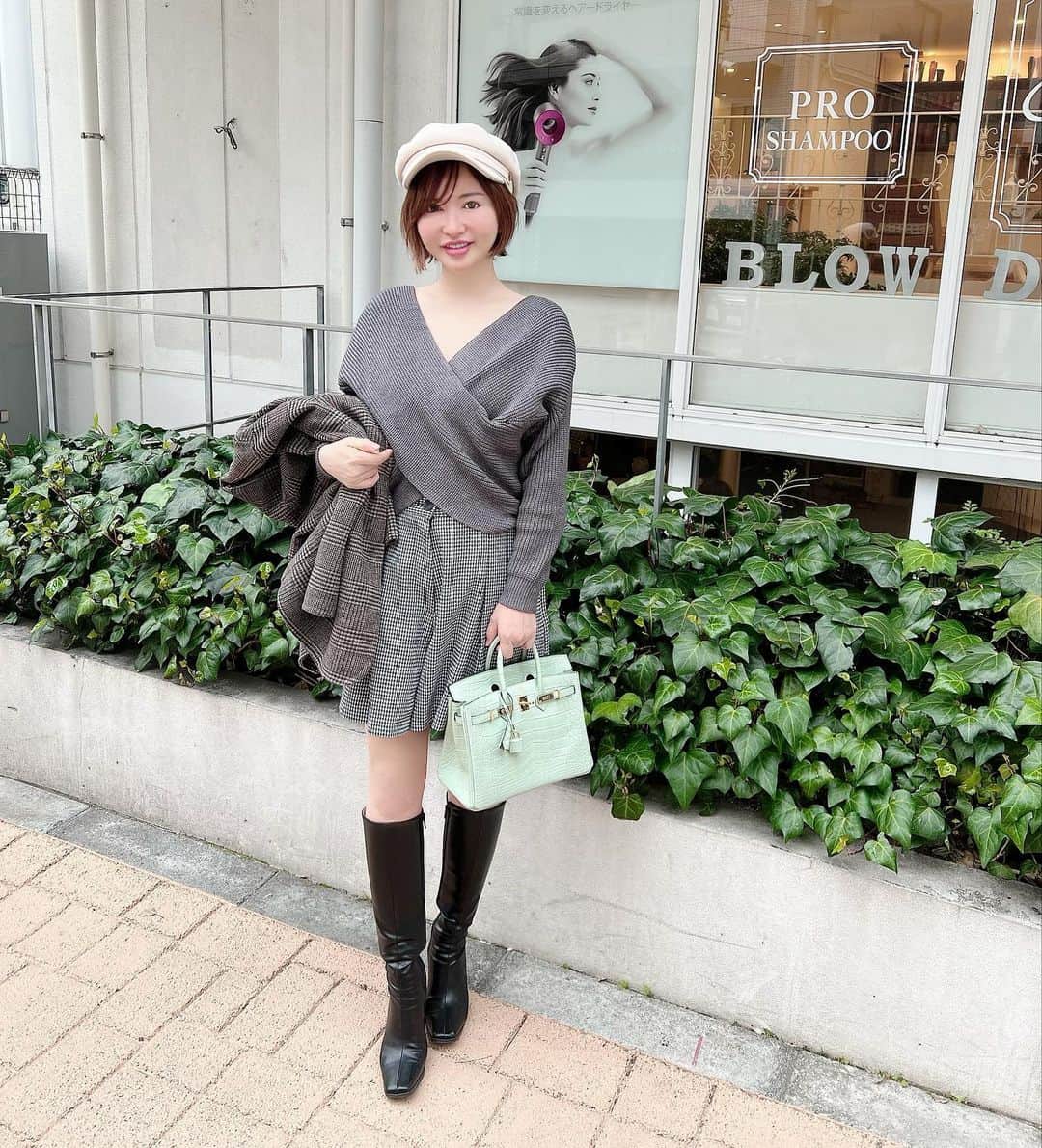 里美ゆりあのインスタグラム：「可愛すぎるバーキン持ってお出掛けlunch(*ˊᵕˋ*)੭ ੈ❤︎  #バーキン  #バーキン25  #クロコダイル  #birkin  #birkin25  #crocodile  #lunch #打ち合わせ #里美ゆりあ」