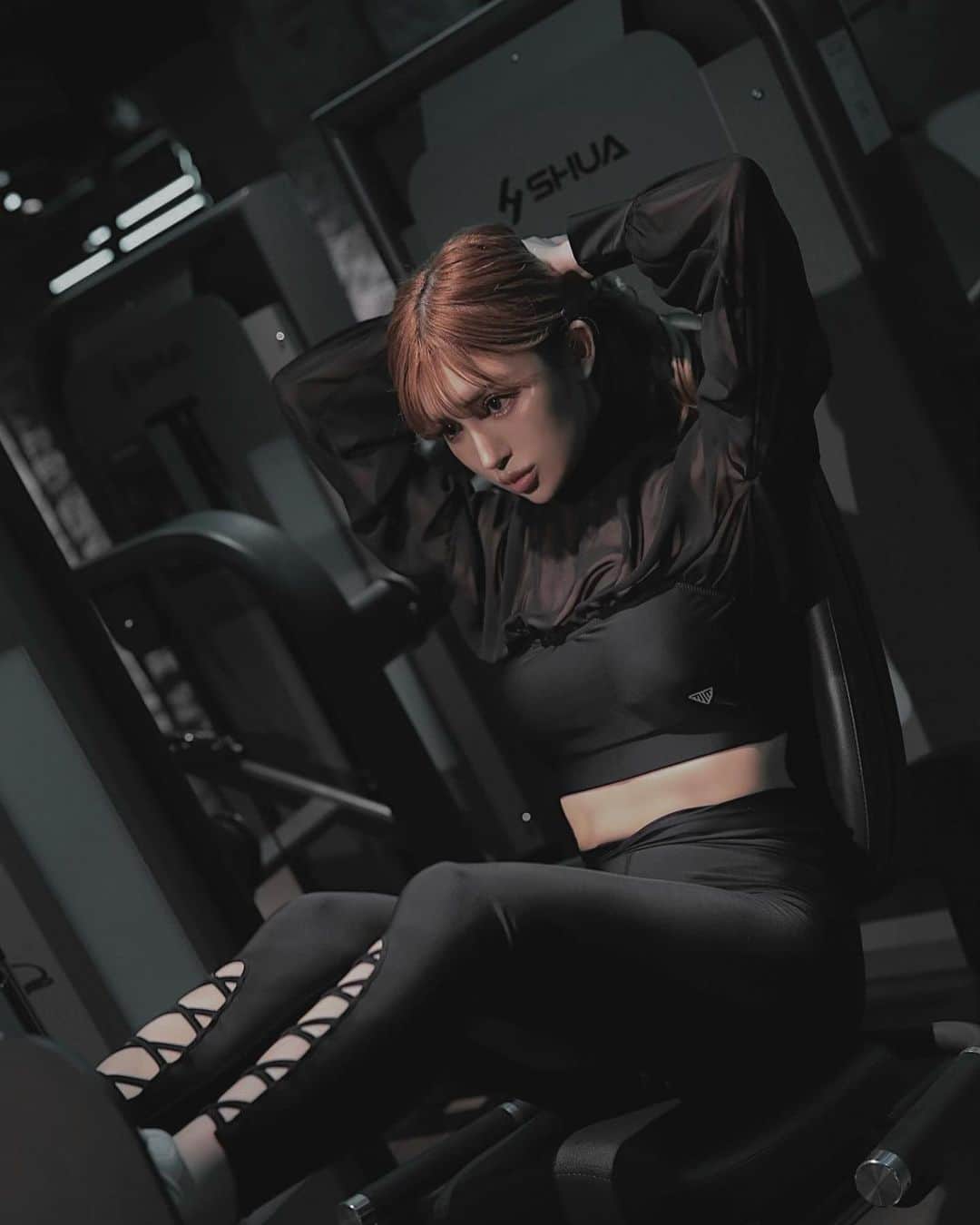 小原優花のインスタグラム：「3.26大阪にオープンした24時間ジムLIFIX🖤 @lifix_official   オープニングイベントに参加させて頂き、会いに来て下さった方々、本当にありがとうございました🥺🙏🏻❤️ 大阪の皆さんフレンドリーで大好きです！！🥰💓  LIFIXさんは、各フロアに充実したトレーニングマシン、ダンベルが揃っていて、さらに20分で約4倍の時間に匹敵するトレーニングができる【低酸素ルーム】まで完備しています😳💭  1階にはヘルシーな食事やプロテインが飲めるカフェを併設❣️❣️  お近くの方は栄養価も高く、美味しすぎる定食をぜひ食べてみてほしいです！😋💕🍚  さらにDr.在籍の美容クリニックが入っています🙌🏻💜  美容・健康・痩身、すべてを叶えてくれる、こんな夢のようなビル隣に住みたい🥺🥺笑  気になる方は内覧、体験にぜひ行ってみてください！！💓🙏🏻  @lifix_official   #gym #fitness #大阪 #ミナミ #なんば #lifix #workout」