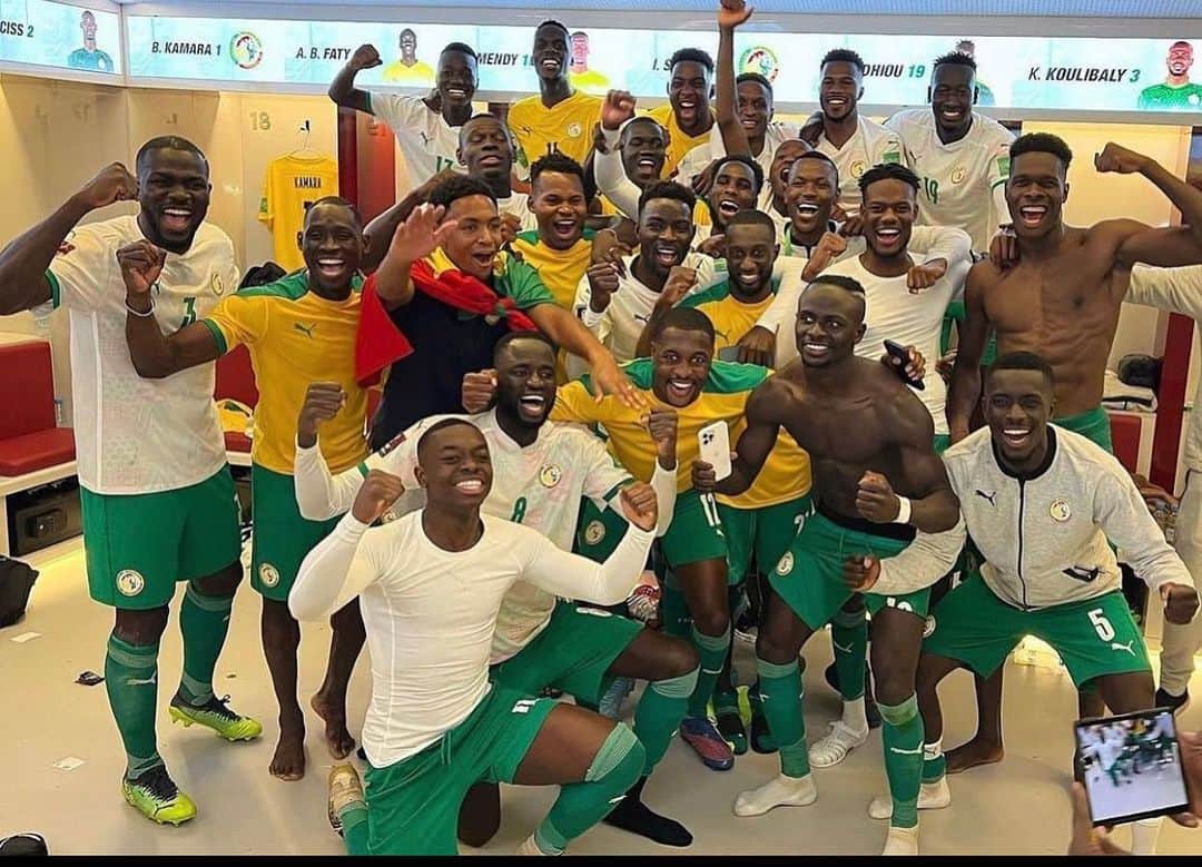 シェイフ・クヤテのインスタグラム：「Ba khol yagui fekhhhhhhh?   Qatar 🇶🇦 2022 on arrive inshallah 🦁🇸🇳 Quelle équipe ,les supporters sénégalais on a parle 😍😍😍🔥🔥🔥. Merci beaucoup au peuple sénégalais amouniou senn feyyyy❤️🤗 #alhamdoulilahforeverything🙌🏿❤️」