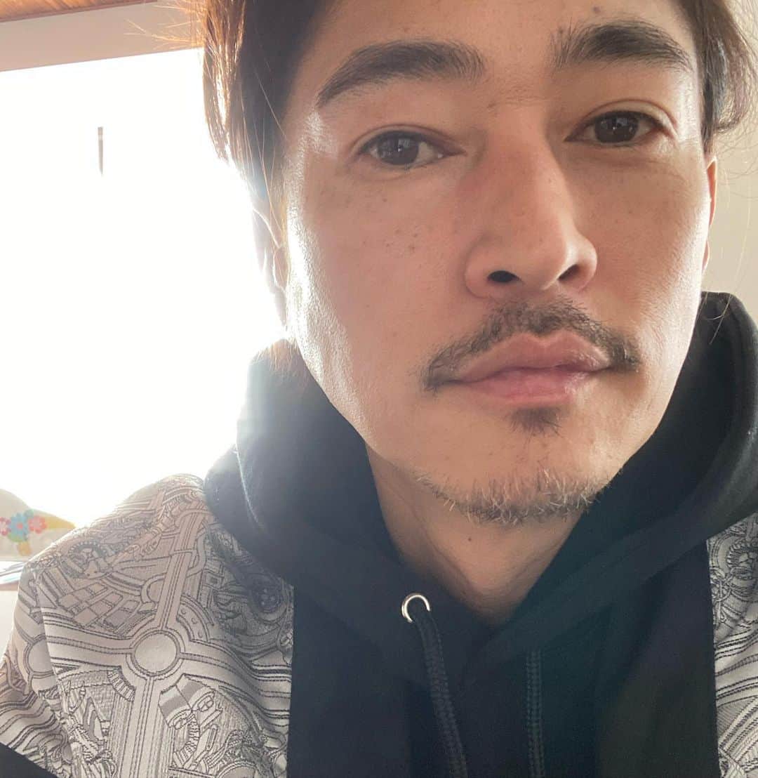 窪塚洋介のインスタグラム：「ファスティング ガチ期2日目✨  血糖値が下がるガチ期初日クリアできれば、 後は惰性でw  まぁ【水x酵素水xシトルリンxマグネシウム】のスペドリ🥤は飲むけどね。  熟睡,頭スッキリ,カラダ軽い,,, 良いことづくめ👍  詳しく知りたい方は以前noteに投稿したワイの記事も参考にしてみてくださいな♪ ⏬コチラ⏬ 💪窪塚洋介的〜新時代健康法〜💪」