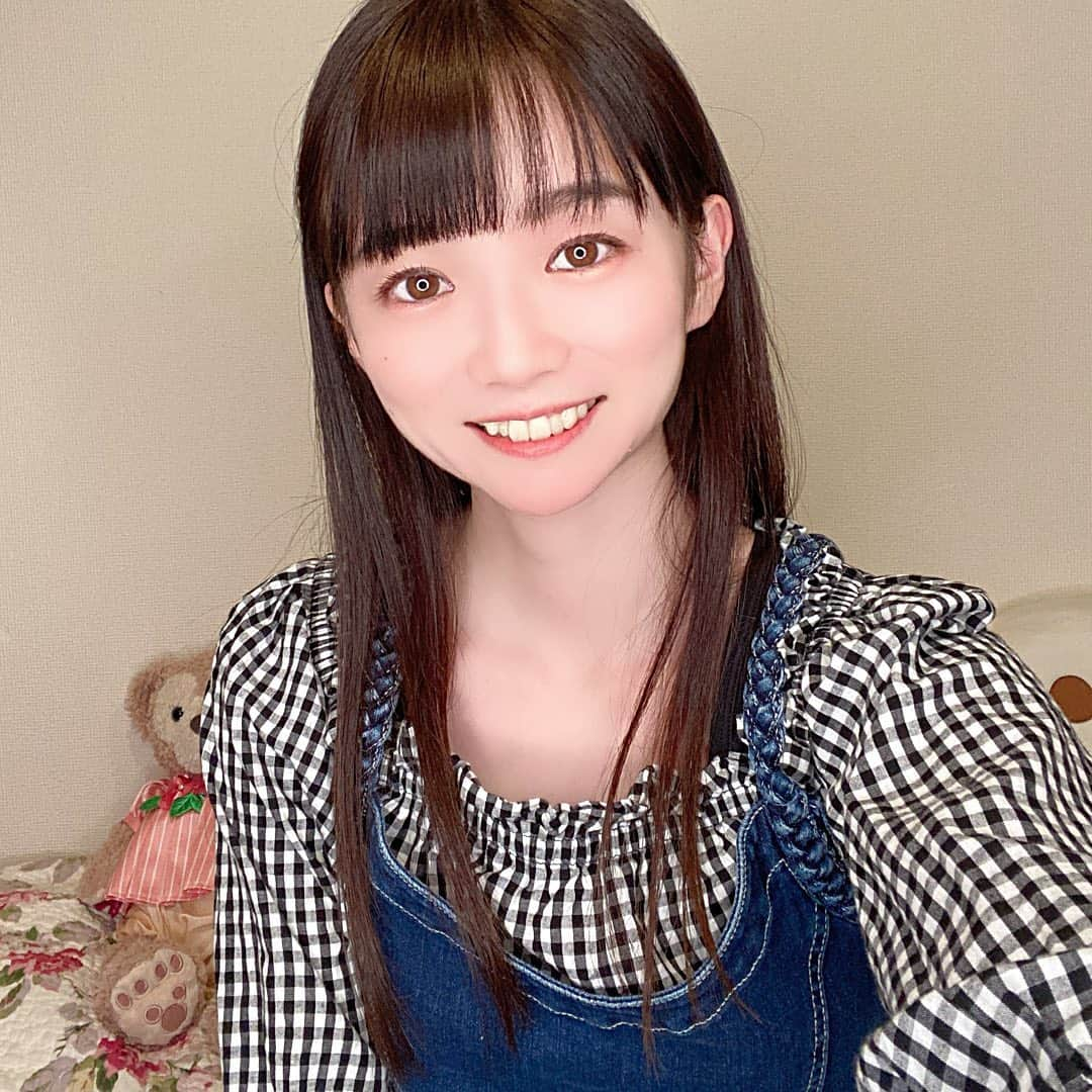 ほしのあすかのインスタグラム：「昨日は久しぶりに17ライバー事業部に行ってきました😌🌸 久しぶりに担当の方々と一緒に色々お話させていただきました🌸 担当の方々は気さくにお話できる方々が多く、新しいネットの情報など色々と勉強になりました😌 昨日は沢山の方々とお会い出来て楽しかった😌 久しぶりに配信もしました🌸 #tyj #17ライブ  #ライバー事業部  #楽しかった #17live  #17liver  #17live公式ライバー #衣装 #emiriawiz」